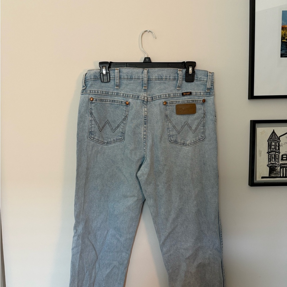 Wrangler Men's Light Blue Relaxed Jeans